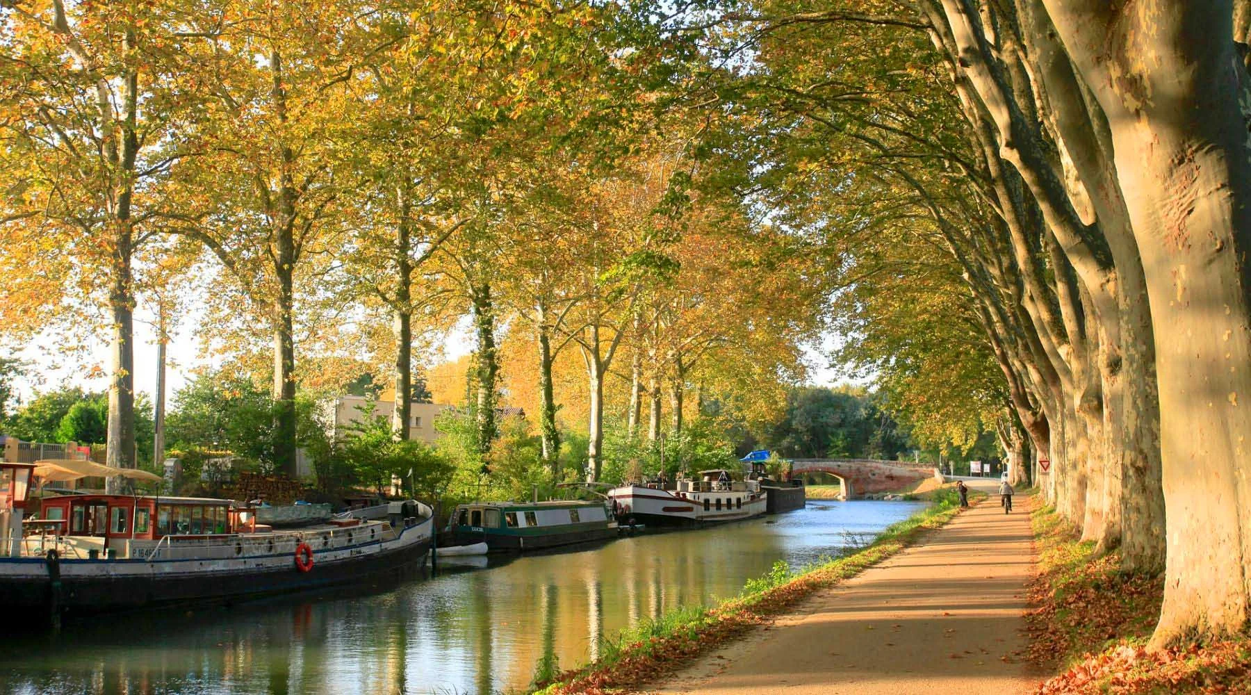 Toulouse. Le Canal du Midi en automne.