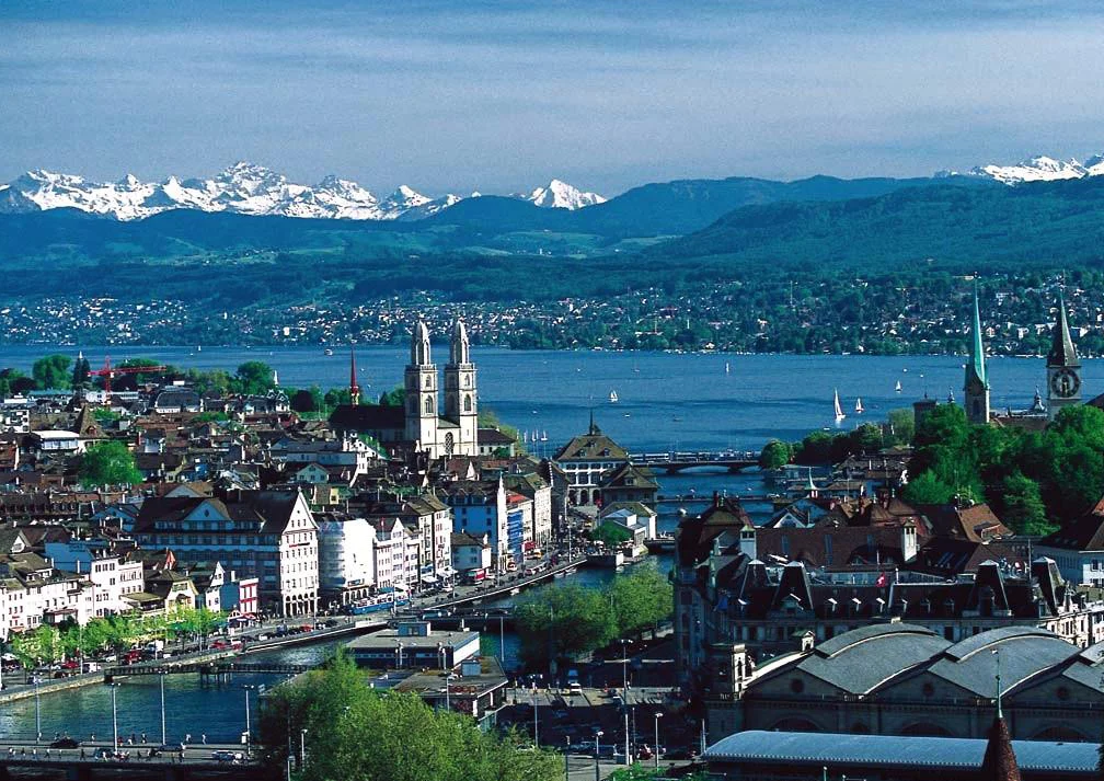 Zurich. L’embouchure de la Limmat dans le Zürichsee (le lac).