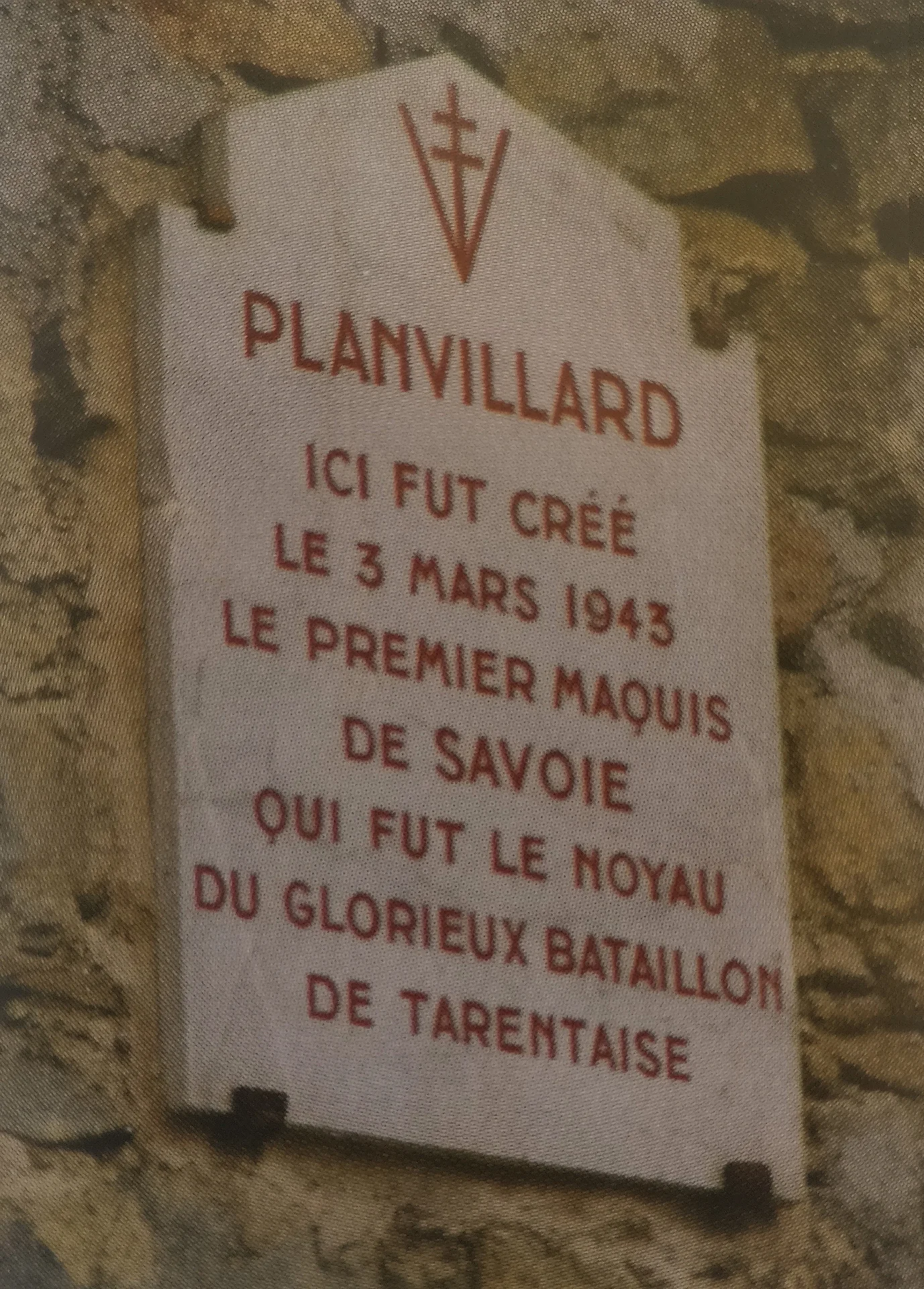 Juin 1944. Planvillard. Plaque commémorative en l’honneur du premier Maquis de Savoie.