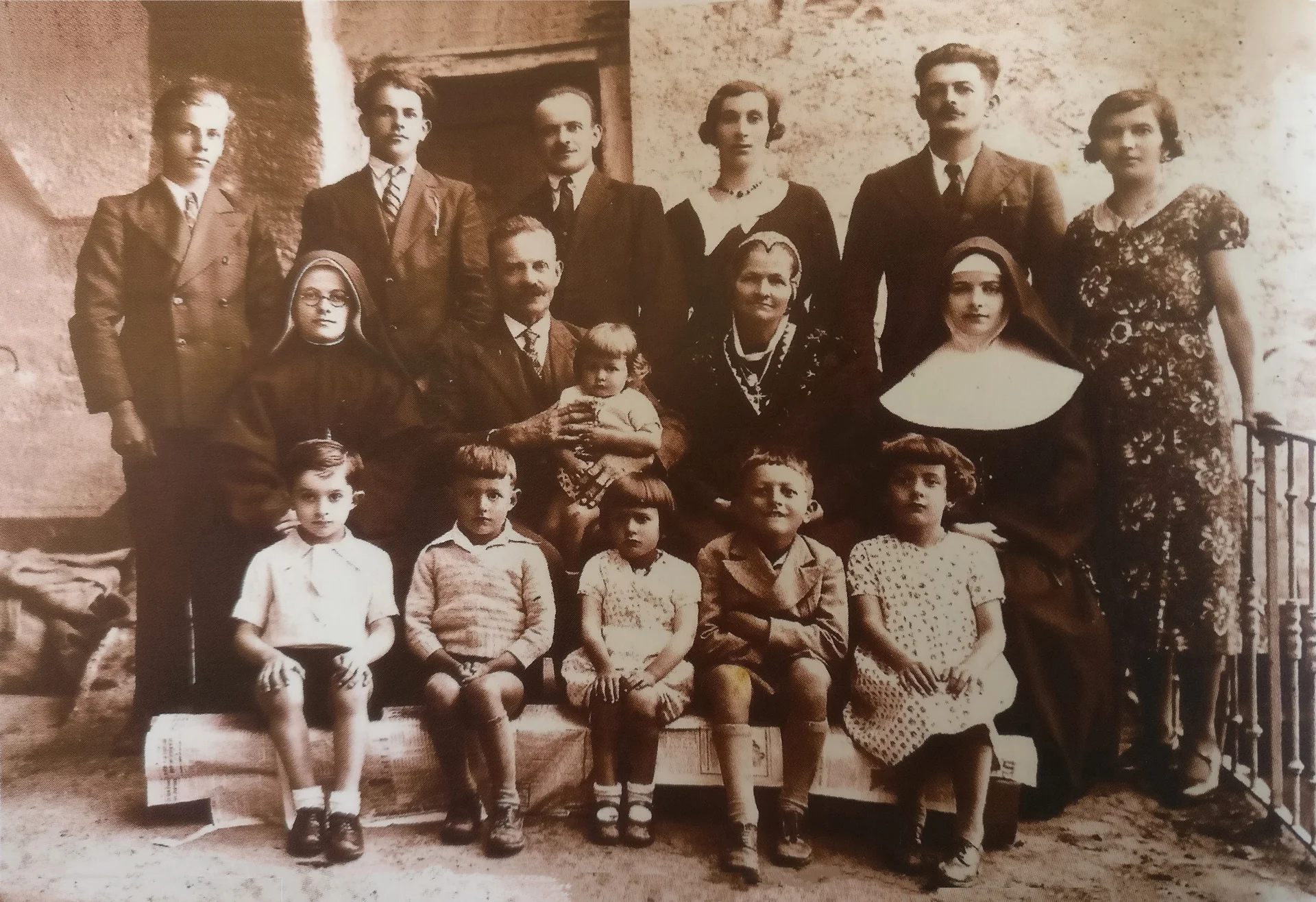 Septembre 1943. Benjamin et Marie-Louise Ducognon et leur famille en 1934.