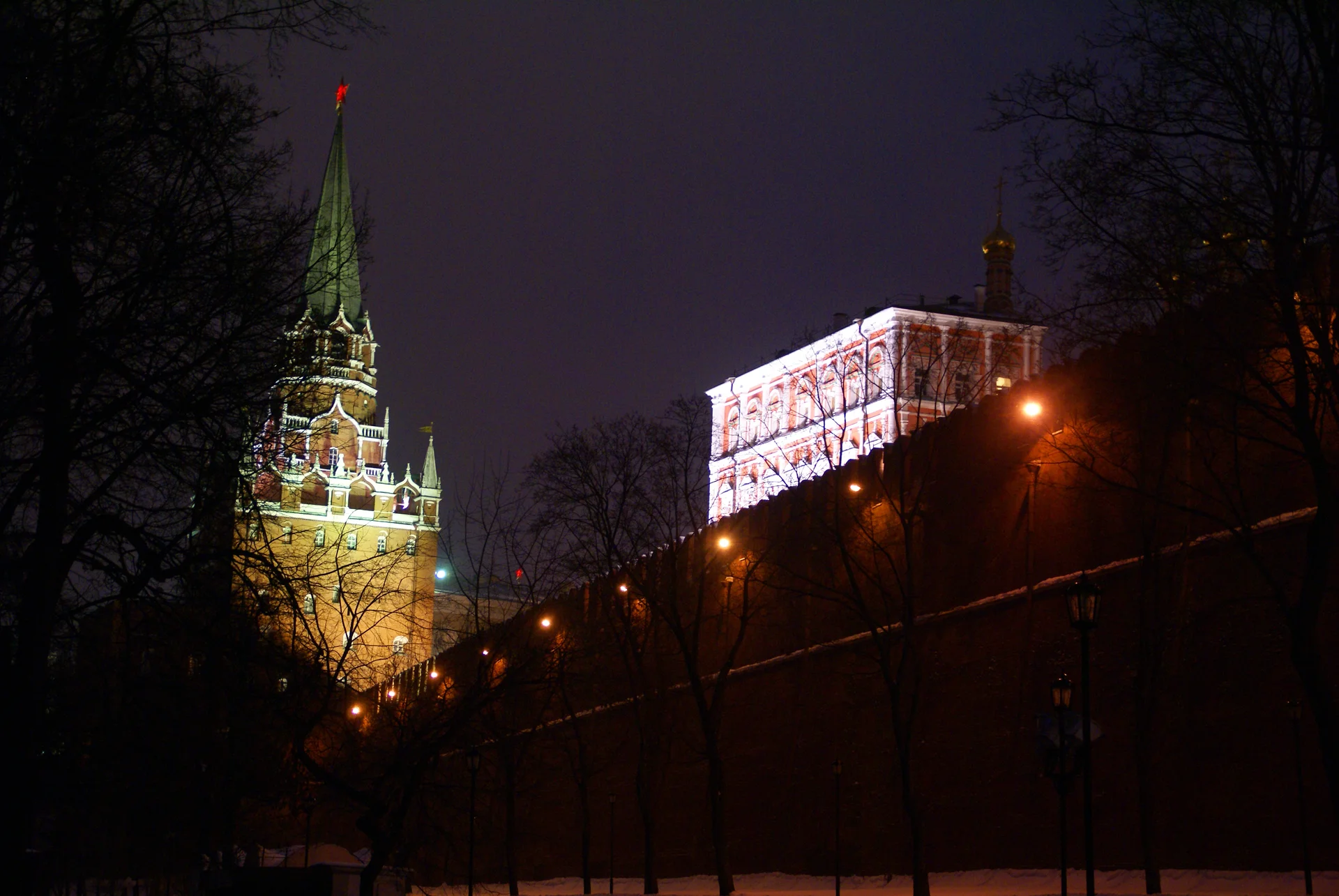 Moscou. Le Kremlin. La Troïtsnaia bachnia (tour de la Trinité).
