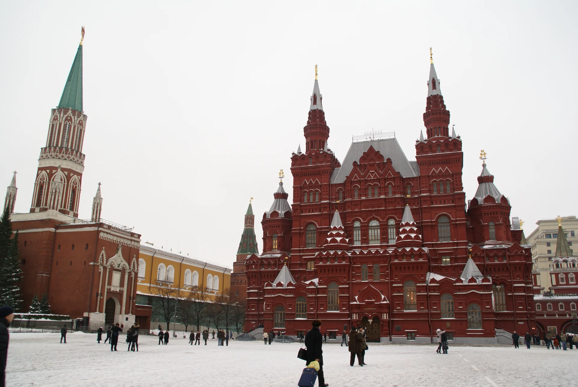Moscou. La Place Rouge. Kremlin. Le musée historique.