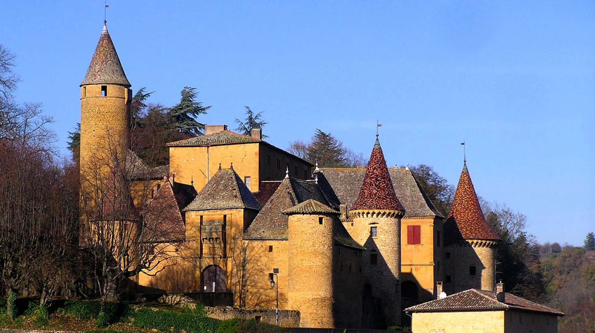 Beaujolais. Pierres dorées. Château de jarnioux